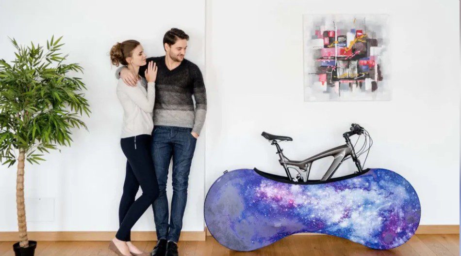 Skydda möbler och golv med cykelskyddet VeloSock!