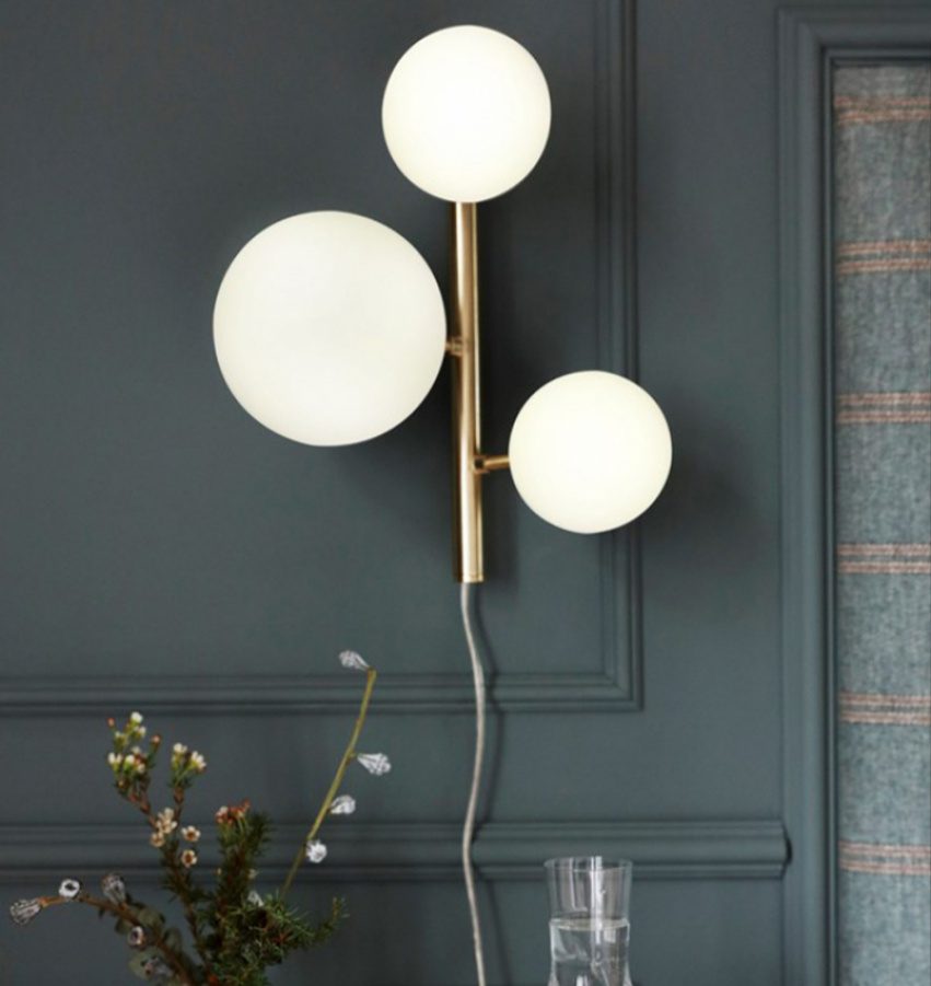 vägglampa mässing med vida kupor i glas