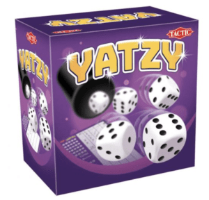 Mys i hemma i soffan och spela yatzy med vänner