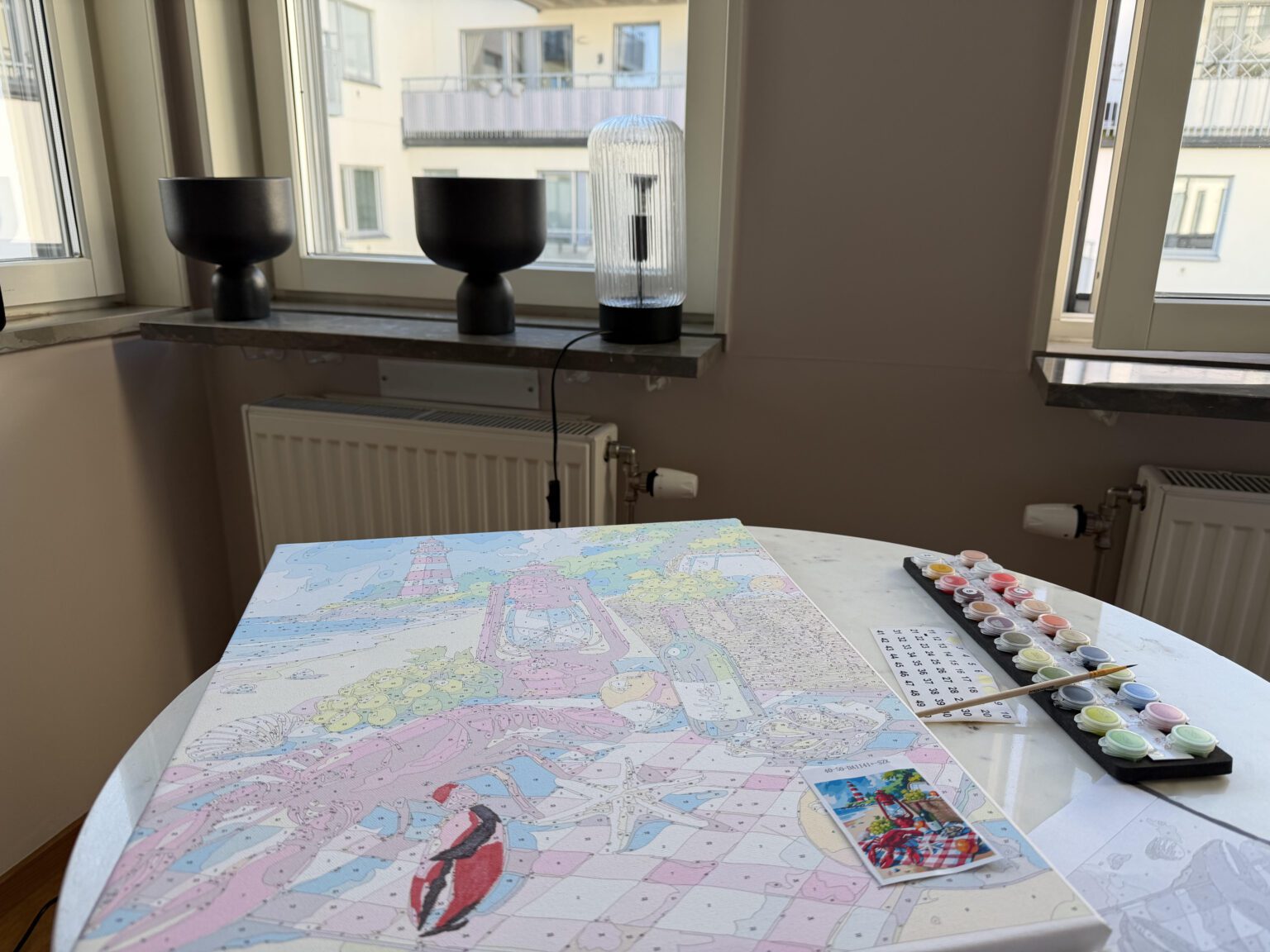 Kreativ återhämtning i köket: Att måla min egen kökstavla efter nummer